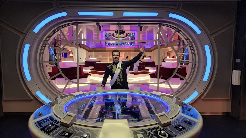 Star Wars Galactic Starcruiser bridge